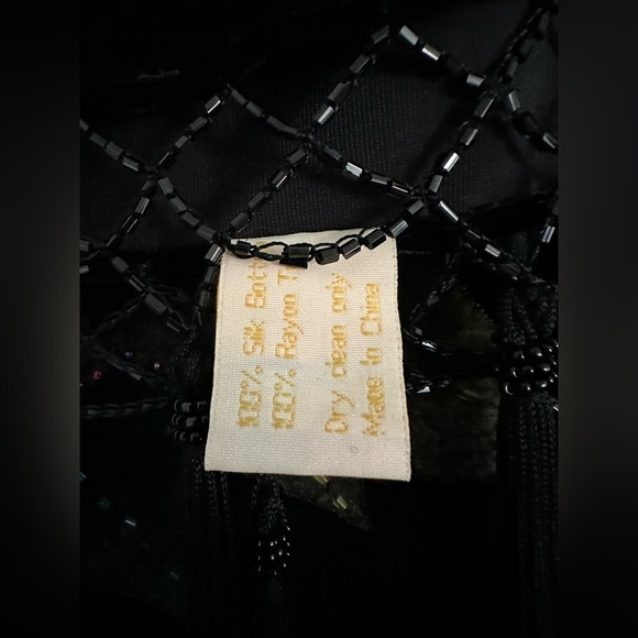 Shall, opera-fancy, textured, peacock design. - Picture 7 of 10